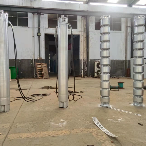 140 kW RVS Dompelpomp met 220 m opvoerhoogte en 136 m³/u debiet voor diepwaterputtoepassingen